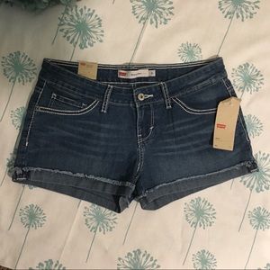 New Levi Shorty Shorts